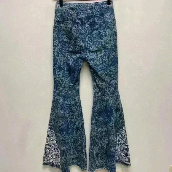 Free People Blue Floaty-Dot High Rise Raw Edge Just Float On Flare Jeans 27 Boho - Picture 2 of 9